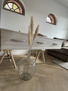 Goedkope uitvaartkist met lichte optische schade, duurzaam en 50% goedkoper.